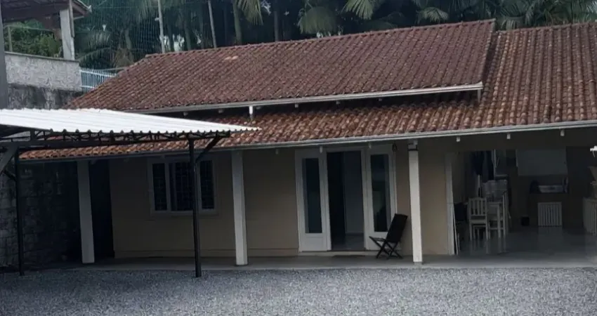 Casa com 3 quartos à venda no Iririú, Joinville