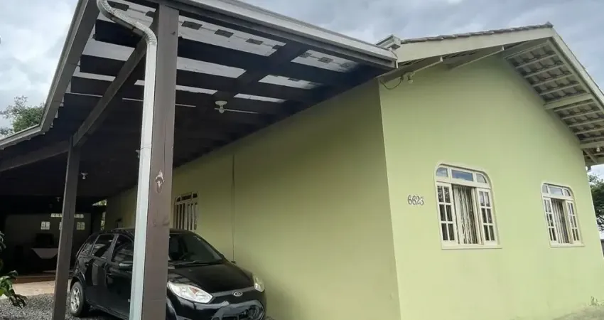 Linda Casa de Esquina com Amplo Terreno localizada no Paranaguamirim