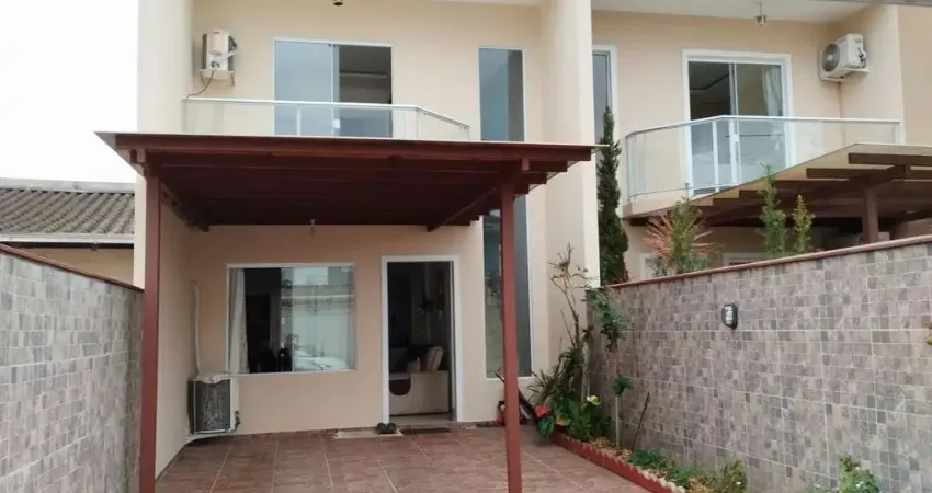 Casa Geminada para Venda em Joinville, Boa Vista, 3 dormitórios, 1 suíte, 3 banheiros, 1 vaga