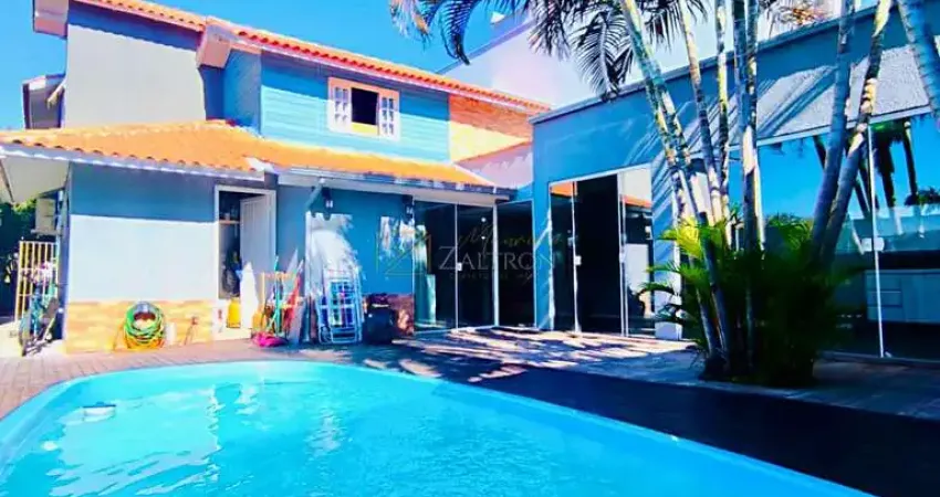 CASA RESTAURADA COM PISCINA E ÁREA GOURMET EM RUA TRANQUILA