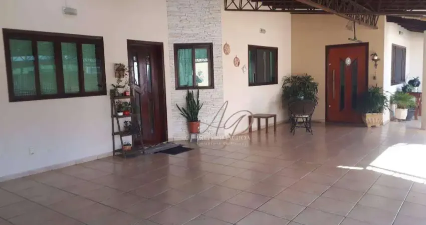 Casa com 3 dormitórios, sendo 1 suíte, modulados, garagem para 3 carros, à venda, 202 m² por R$ 636.000 - Wanel Ville