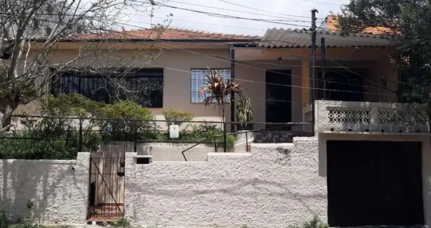 Casa a Venda, 4 dorm, 2 vagas no Jardim Monte Azul.