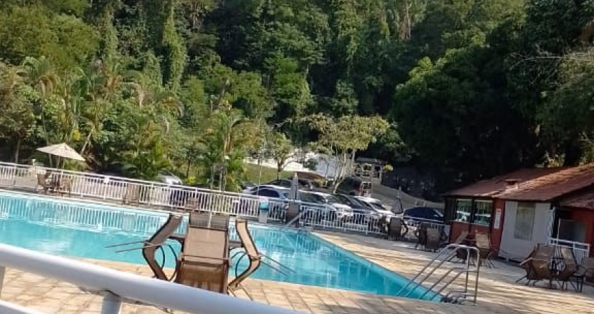 Apartamento 2 quartos com varanda em condomínio clube