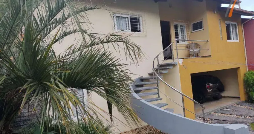 Casa com 3 dormitórios à venda, 249 m² por R$ 1.800.000,00 - Coqueiros - Florianópolis/SC