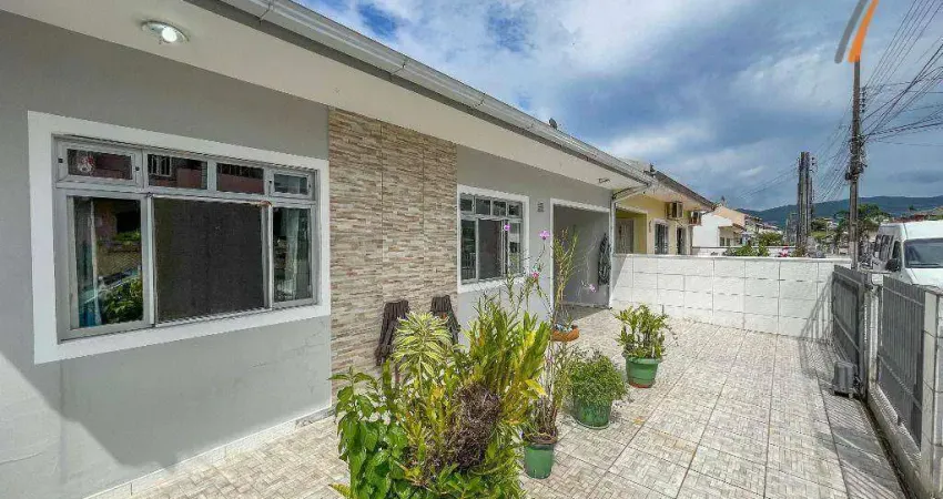 Casa com 3 dormitórios à venda, 84 m² por R$ 650.000,00 - Lisboa - São José/SC