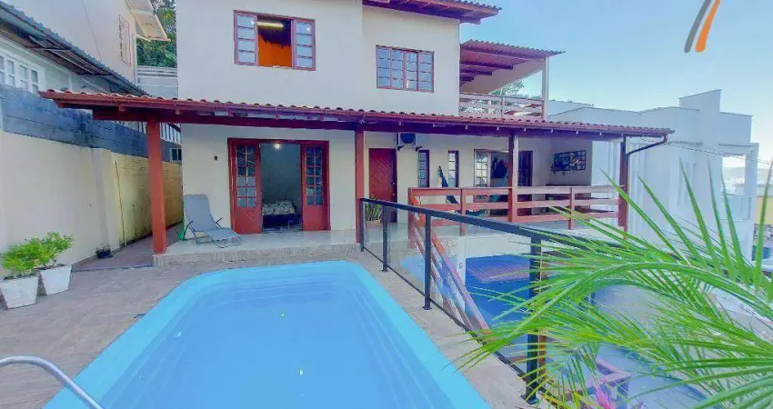 Casa com 3 dormitórios à venda, 500 m² por R$ 1.600.000,00 - Centro - São José/SC