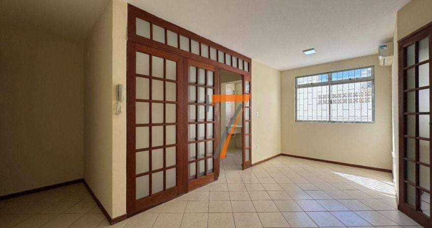 Apartamento com 2 Dormitórios e 1 Vaga de Garagem Livre e Coberta à Venda, por R$ 290.000 - Abraão - Florianópolis/SC