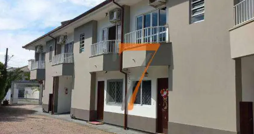 Sobrado com 3 dormitórios à venda, 111 m² por R$ 600.000 - Cidade Universitária Pedra Branca - Palhoça/SC