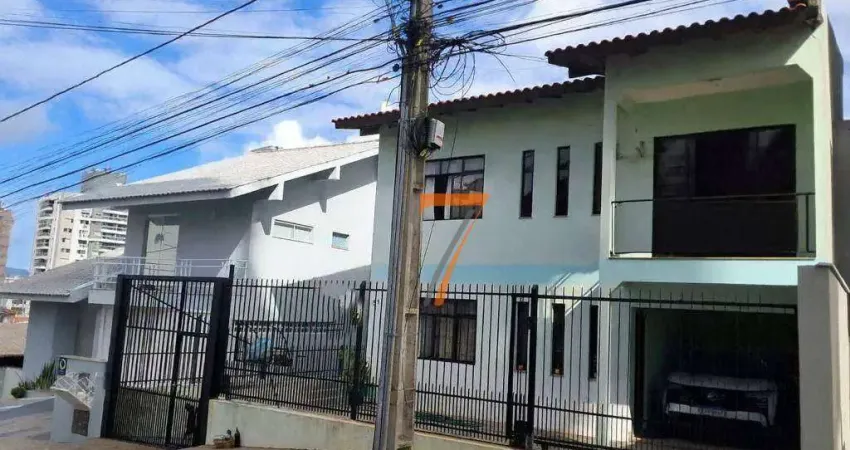 Casa com 6 dormitórios para alugar, 200 m² por R$ 8.101,37/mês - Barreiros - São José/SC