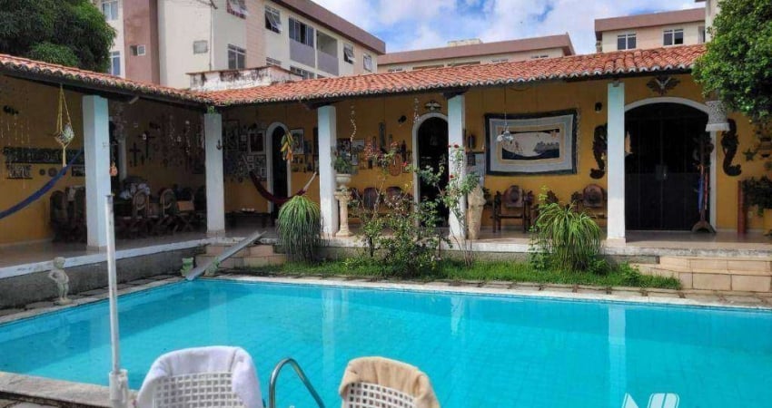 Casa com 1000m² de área total em Capim Macio - 5suites 7vagas de garagem