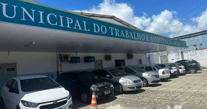 ALUGA-SE - Prédio comercial na Av. Nevaldo Rocha  - com 3.000m² de área total