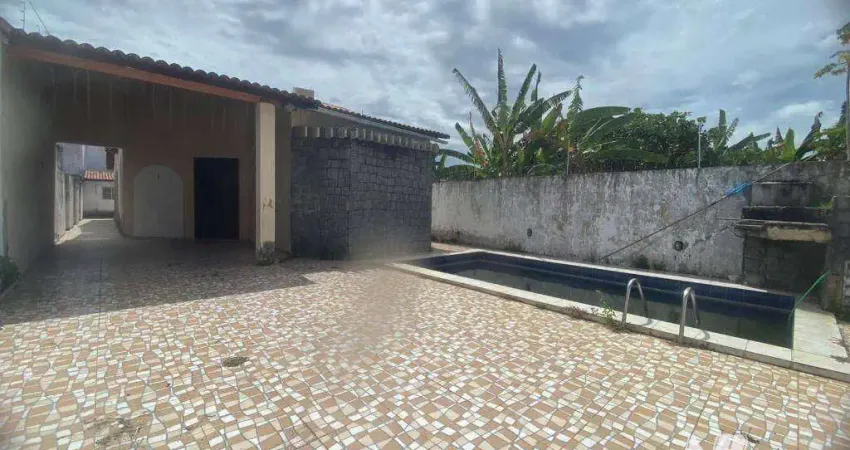 Casa em Candelária, proximo ao Forum - 350m² - 3Quartos - 4vagas - piscina