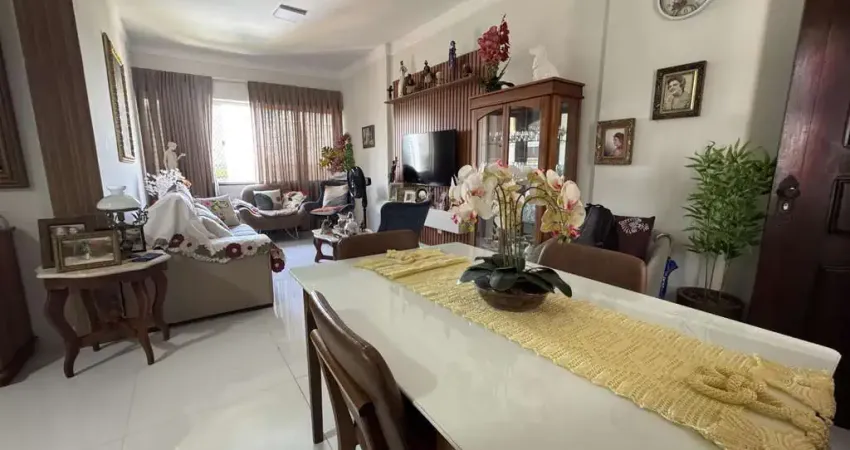 Apartamento em Petropolis reformado, com 75m² - 3Quartos 1suite - Vaga coberta -