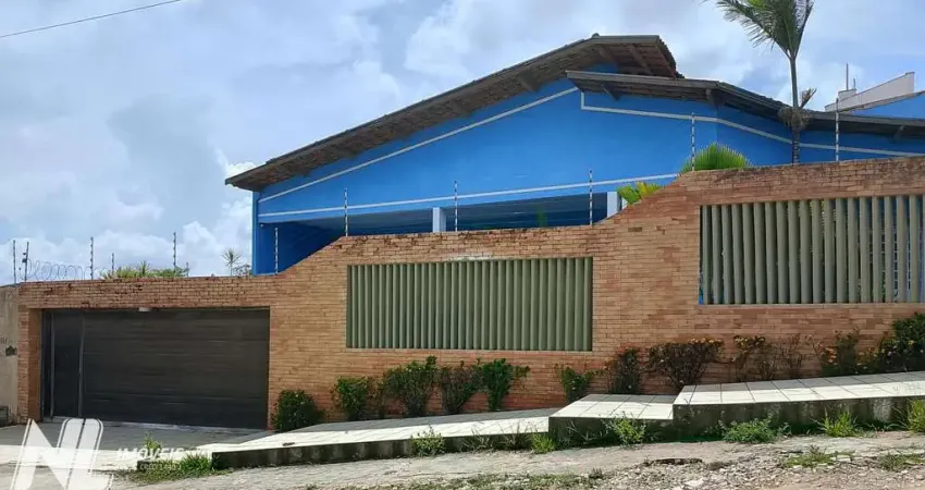 Mansão de Alto Padrão com 6 Suítes, 1.130m² Construídos e Área de Lazer Completa