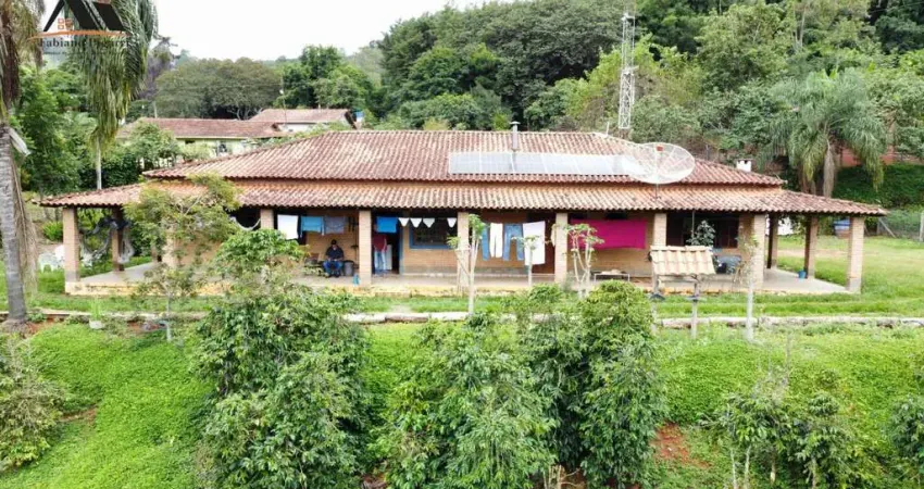 Sítio para Venda em Pedra Bela, zona rural, 5 dormitórios, 1 suíte, 3 banheiros
