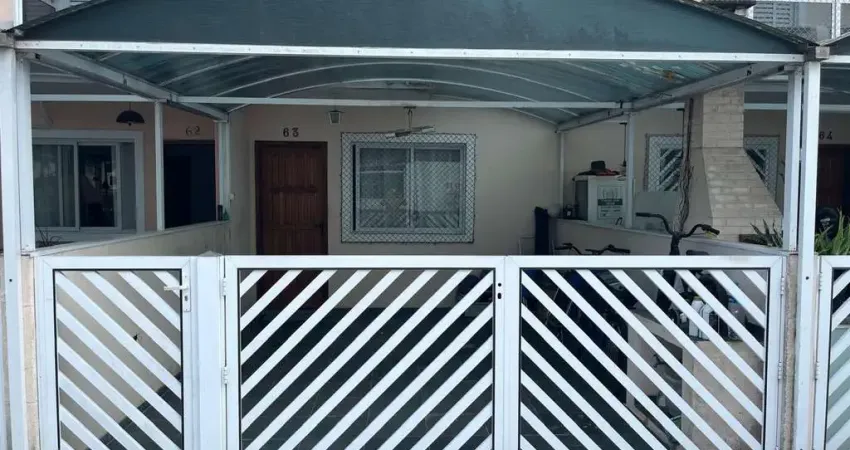 Sobrado para Venda em São Vicente, Vila Voturua, 2 dormitórios, 2 banheiros, 1 vaga