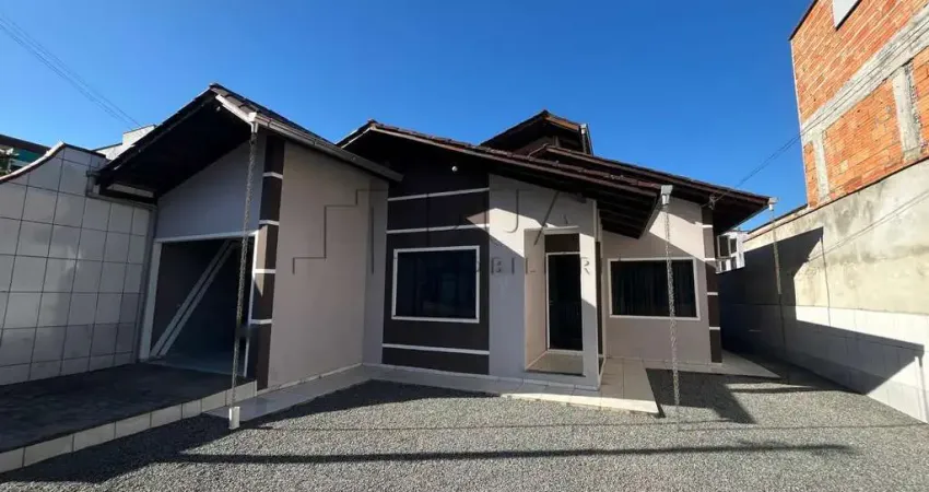 Casa com 3 dormitórios à venda no bairro Rau em Jaraguá do Sul.