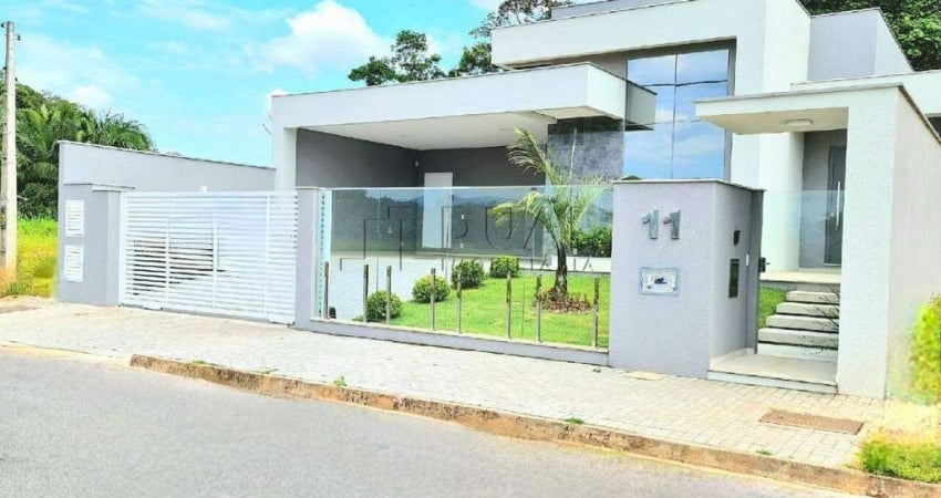 Casa à Venda na Barra do Rio Cerro | 3 Suítes, Piscina e Alto Padrão de Acabamento