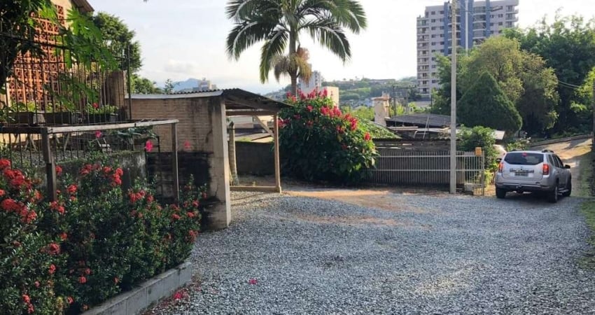 Casa à venda, 4 quartos, 2 vagas, Centro - Jaraguá do Sul/SC