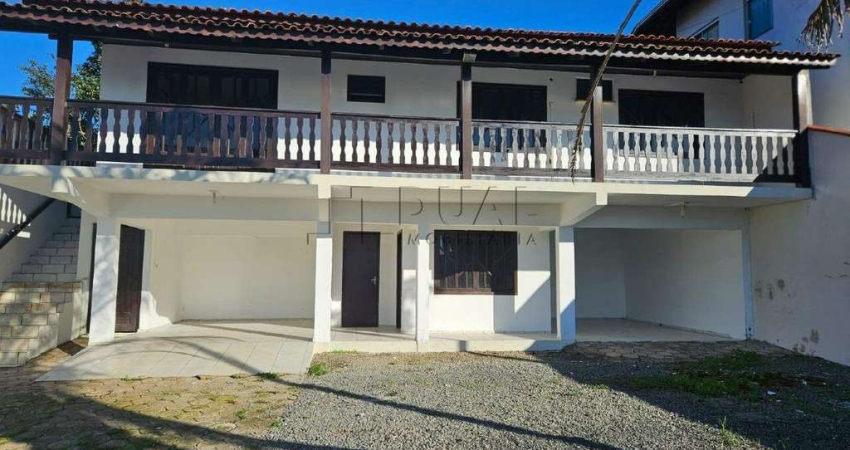 Casa com sala comercial no bairro Tifa Martins em Jaraguá do Sul