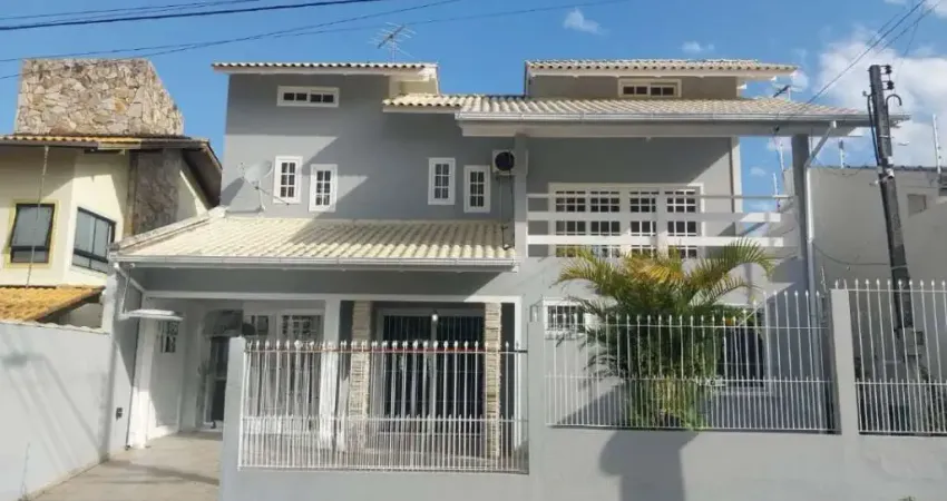 Casa com 3 quartos à venda na Rua Domingos Pedro Hermes, 1145, Barreiros, São José