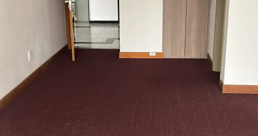 Sala comercial, com 30 m², com uma vaga garagem coberta no centro comercial business