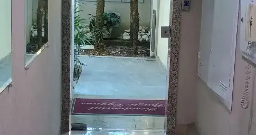 Alugo apartamento mobiliado com suite e garagem coberta no bairro portão -curitiba pr.