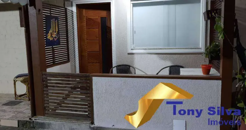 Casa duplex em Condomínio!!