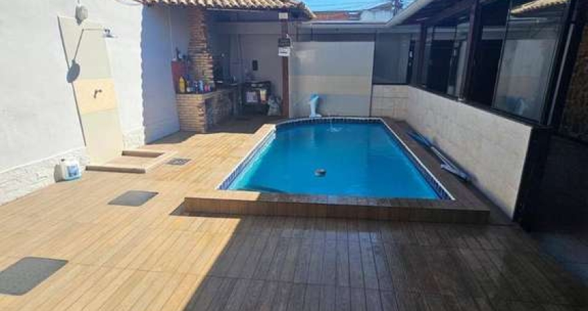 Excelente casa com piscina para venda / locação fixa ou comercial !!!