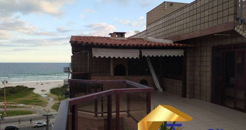Cobertura tríplex com 5 quartos e vista para a Praia do Forte !!