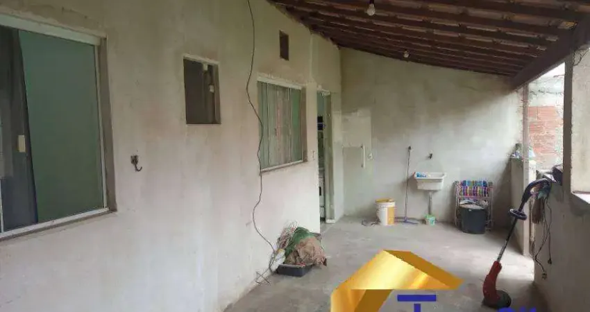 Excelente Oportunidade, Casa com um terreno á venda no Monte Alto!
