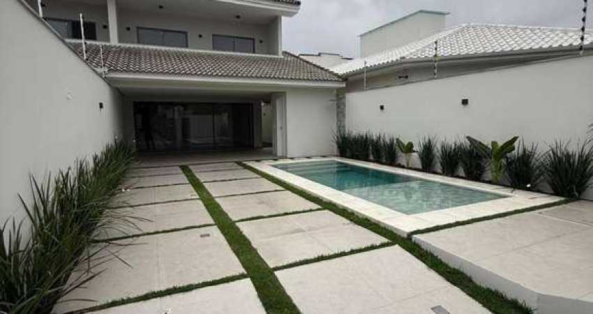 Linda casa de Luxo com 5 quartos e com piscina  no Bairro Novo Portinho !!!