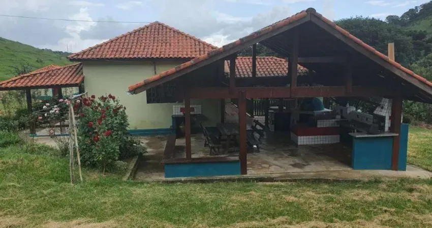 Fazenda de 200 hectares _ pecuária, aproveita 50% para plantio.