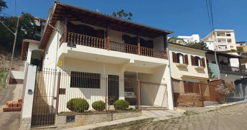 Oportunidade única! sobrado recém-reformado com área gourmet e vista privilegiada em são lourenço/mg