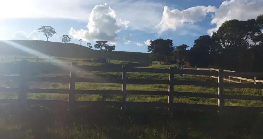 Fazenda com área de 100 alqueires_propriedade mista_região de caxambu mg