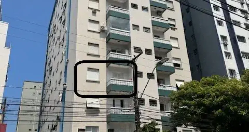 Apartamento com sacada, em condominio de frente para o mar