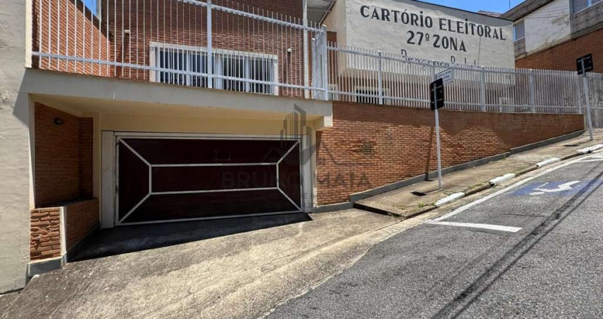Casa para Locação em Bragança Paulista, Centro, 3 dormitórios, 3 suítes, 1 banheiro, 4 vagas