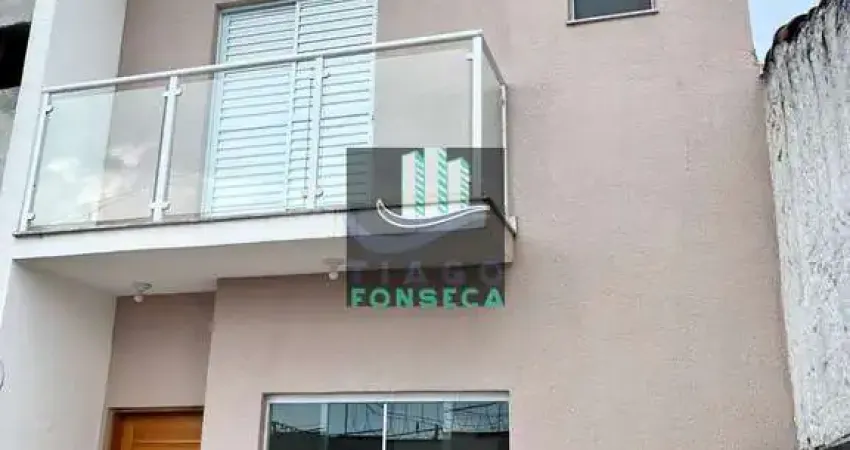 Sobrado à venda em Braz Cubas, 3 dormitórios, sendo 1 suíte.