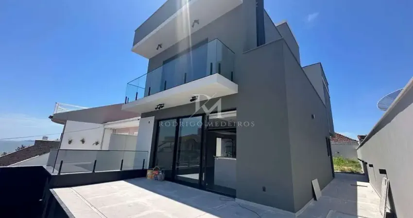 Casa com Vista para o Mar 3 Dormitórios, Piscina - Estreito, Florianópolis-SC