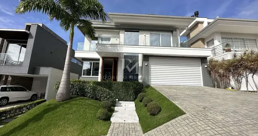 Casa com 3 Suítes e Piscina à Venda no Pedra Branca, Palhoça-SC