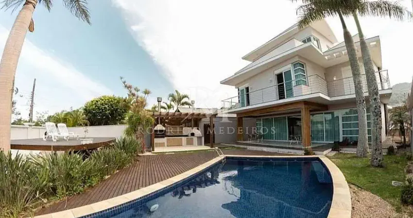Casa Mobiliada, 6 Dormitórios ( 5 Suítes) e Piscina - Taquara-BC