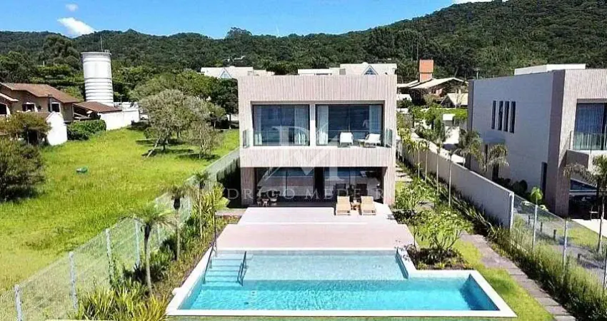 Casa com 5 quartos à venda na Rua Hercelina M. Vieira, Praia do Estaleiro, Balneário Camboriú
