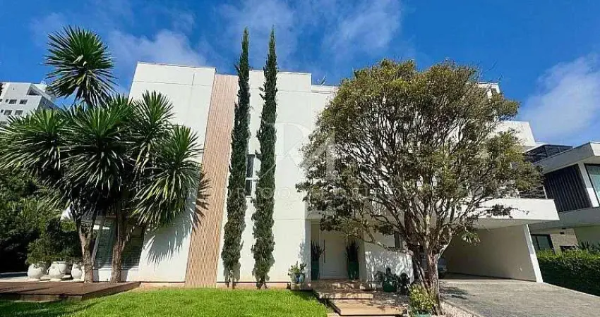 Casa 4 Dormitórios (3 Suítes), Mobiliado - Itajaí/SC
