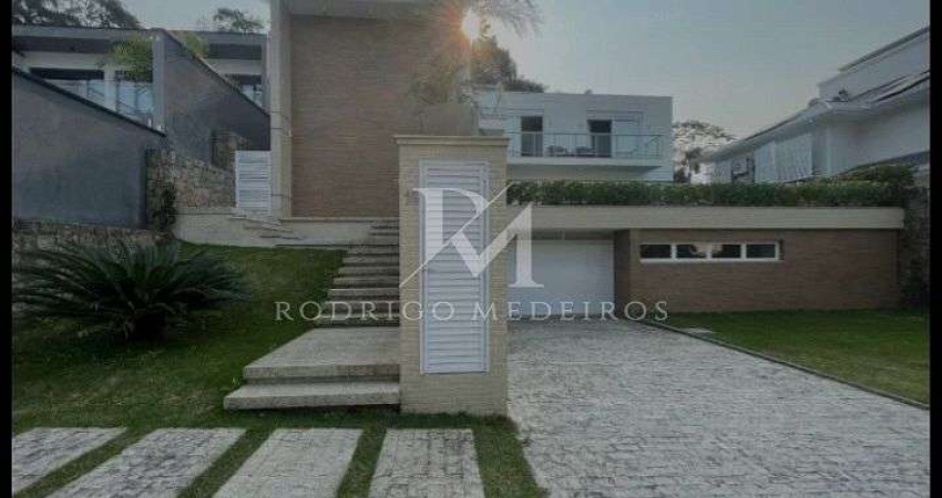 Casa 4 Dormitórios (2 Suítes), Piscina - Itacorubi - Florianópolis/Sc