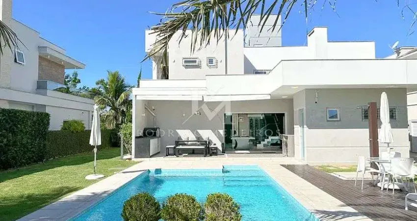 Casa 3 Dormitórios (2 Suítes), Piscina - Jurerê Internacional - Florianópolis/SC