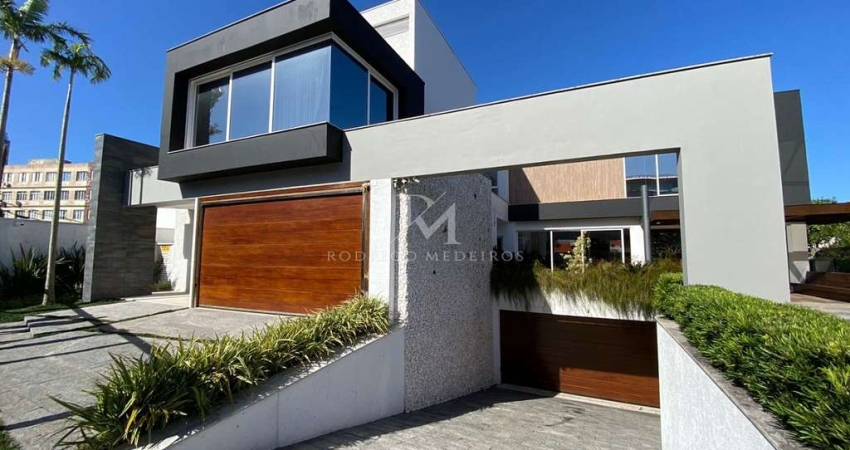 Casa de 4 suítes com automação e vista para o mar à venda em Coqueiros, Florianópolis