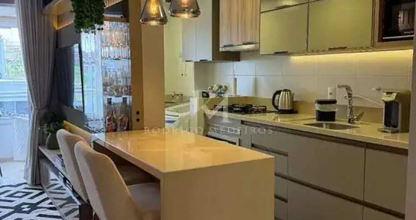 Apartamento reformado com 2 quartos na av. principal do pagani