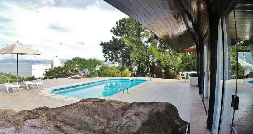 Casa com 4 dormitórios e vista para o mar no João Paulo, Florianópolis
