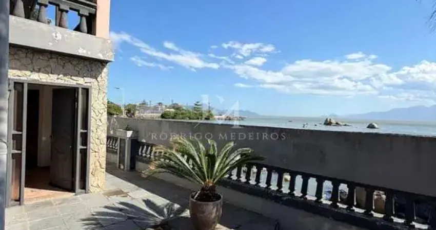 Casa pé na areia com 6 quartos à venda em Coqueiros, Florianópolis