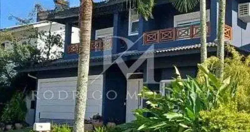 Casa com 3 suítes e piscina em Jurerê Internacional, Florianópolis
